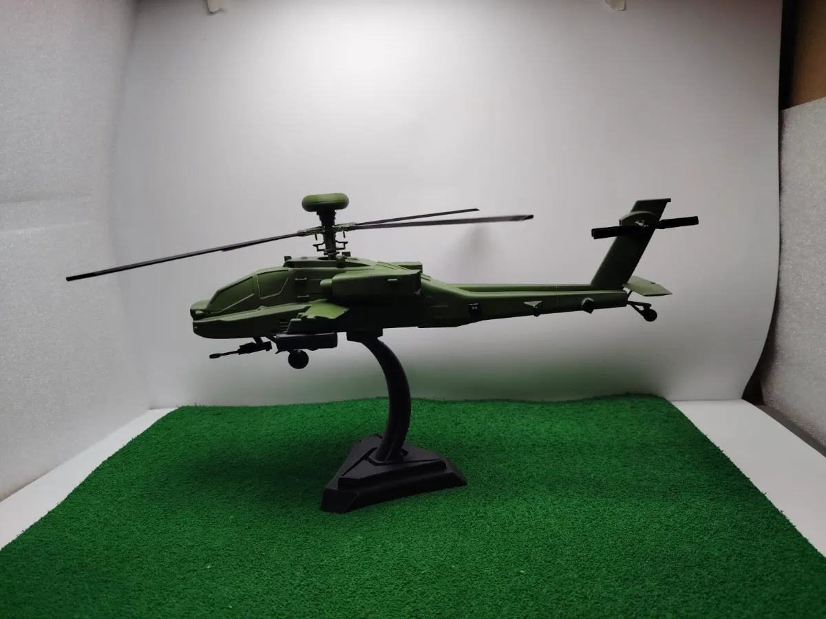 Helicóptero de Ataque AH-64E Apache Guardian com base — foto 1 de 2