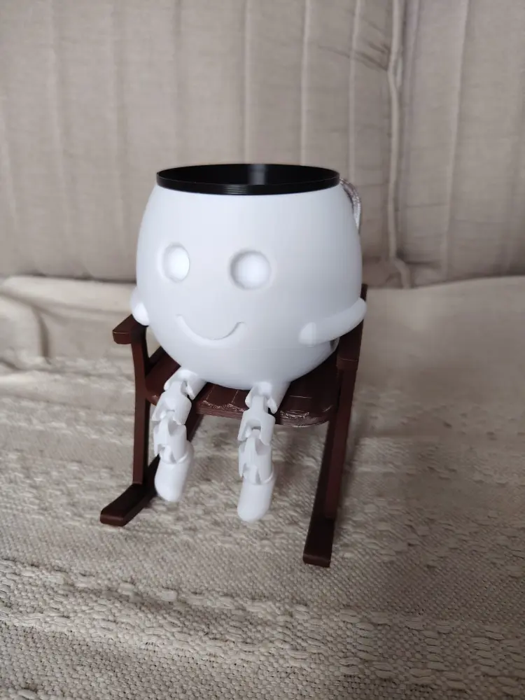 Cadeira de balanço com vaso para flor — foto 1 de 3