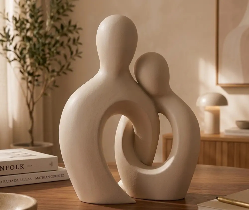 Escultura Decorativa Casal Elegante Abraço Abstrato Moderna — foto 1 de 3
